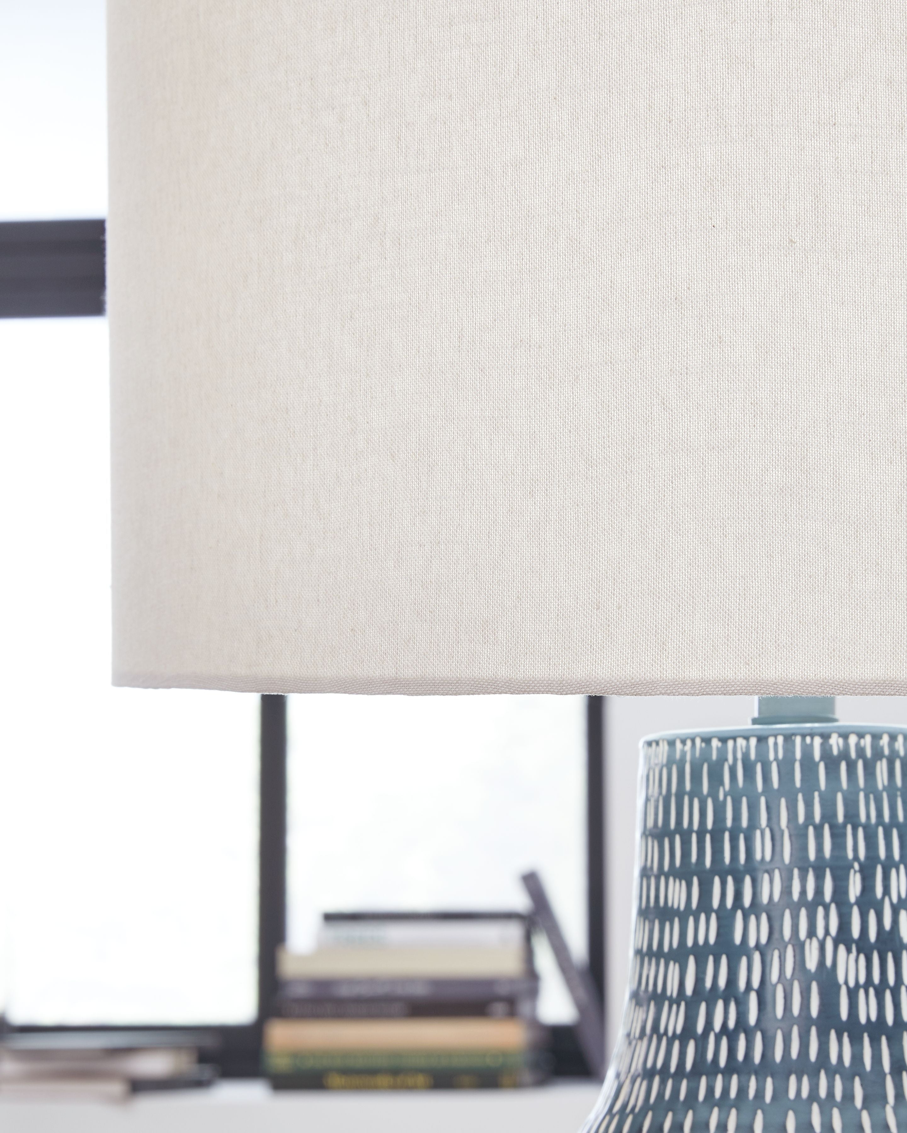 Schylarmont - Metal Table Lamp