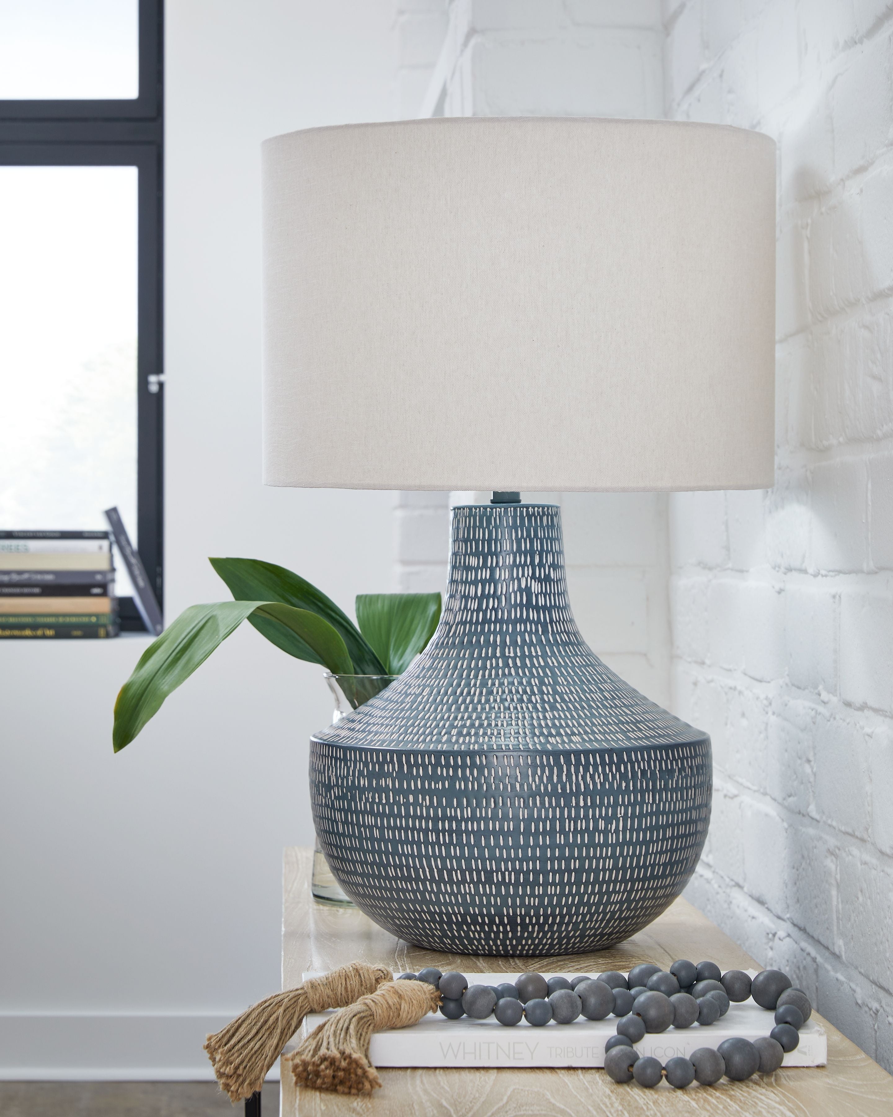Schylarmont - Metal Table Lamp
